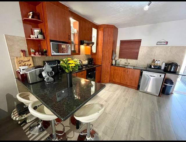 2 BEDROOM APARTMENT FOR SALE IN SUGAR BUSH ESTATE